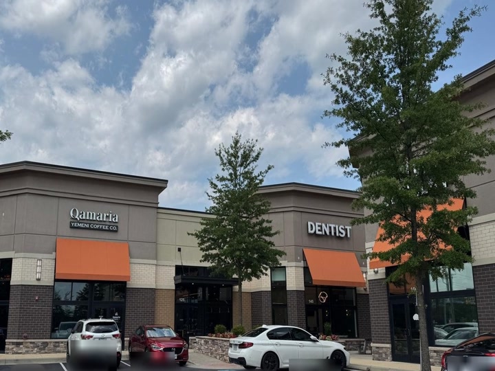 Plaza The Shoppes at Potomac Center en Leesburg Pike, Sterling, VA—ubicación de LeesPike Dental