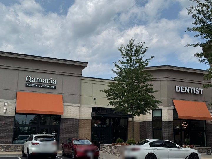 Fachadas en la Unidad #145 en Leesburg Pike donde está LeesPike Dental